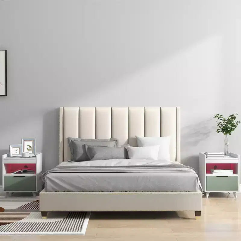 Moderner Nachttisch mit LED-Beleuchtung, offenem Fach und Schublade