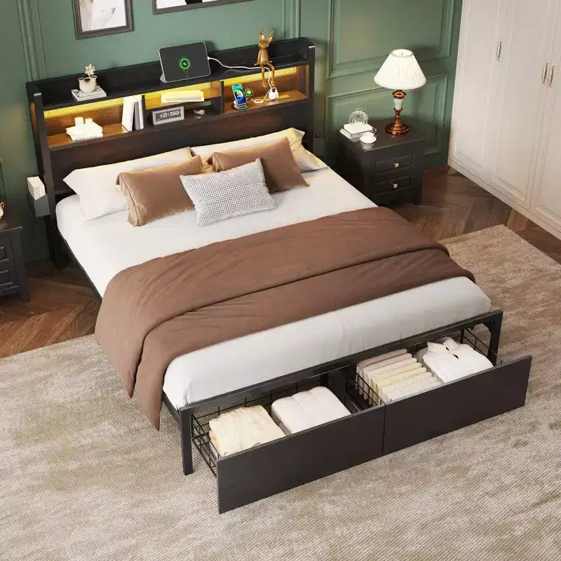 Estructura de cama queen de metal negro con cajones de almacenamiento, cabecero de madera con estante, luces LED y estación de carga, plataforma resistente, no necesita somier, para dormitorio
