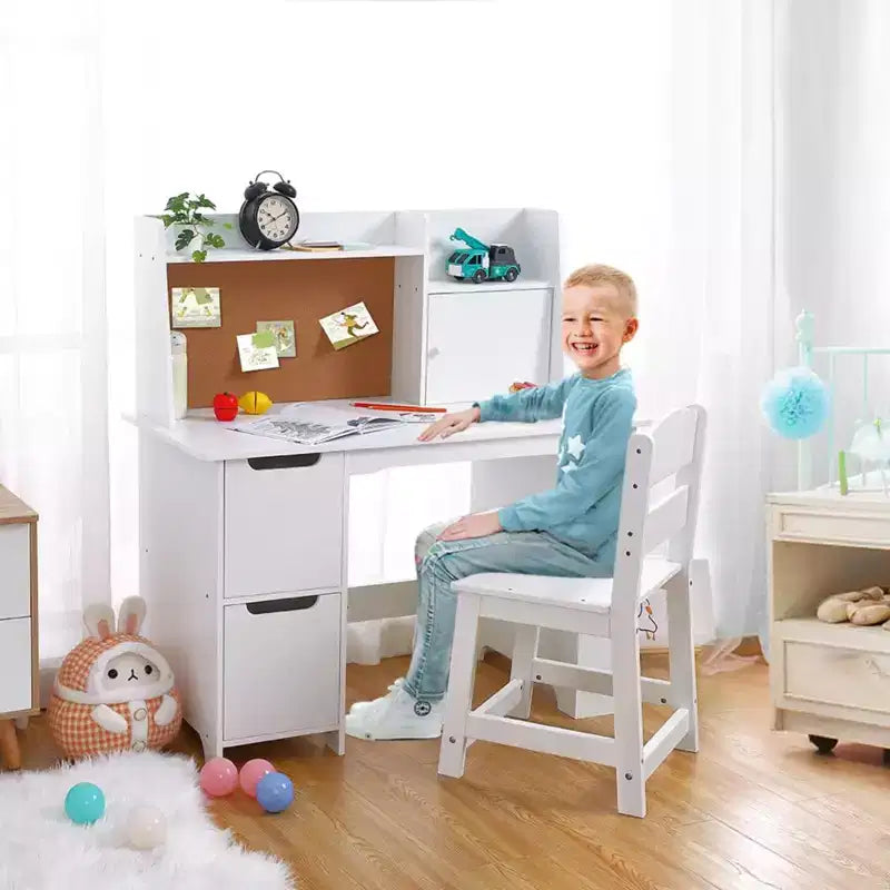 Kinderschreibtisch- und Stuhlset mit Aufsatz, hölzerner Lerntisch mit Bücherregal, Stauraum und Korktafel, Kinderschreibtisch für das Lernen zu Hause, Weiß